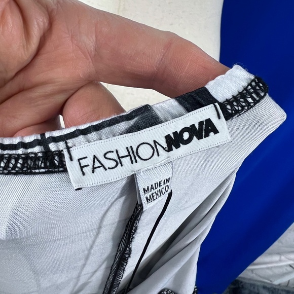 NWT🤩 |•FASHION NOVA•| All Eyes On Me Jumpsuit Size Large - Picture 8 of 13